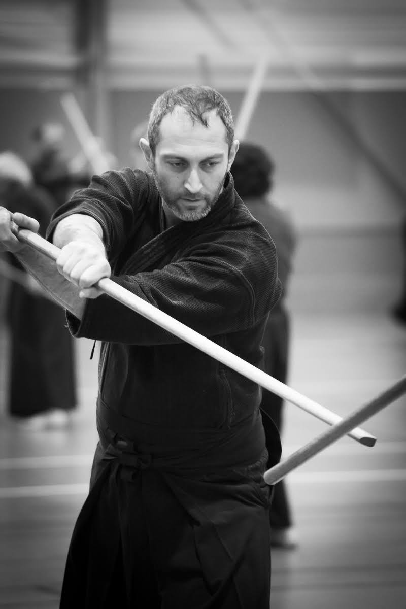 Gökhan Sensei Fransa seminerinde bokken ile eşli çalışma yapıyor